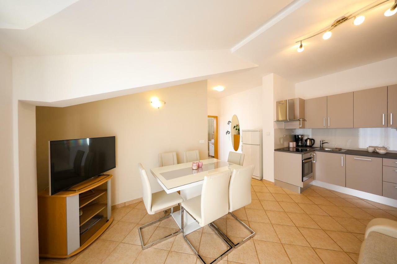 Apartment Tony Biograd Na Moru